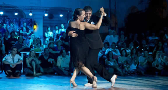 Julio Balmaceda & Corina de la Rosa dancing tango 
